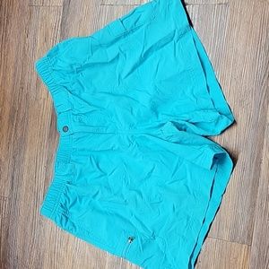Columbia woman shorts large
